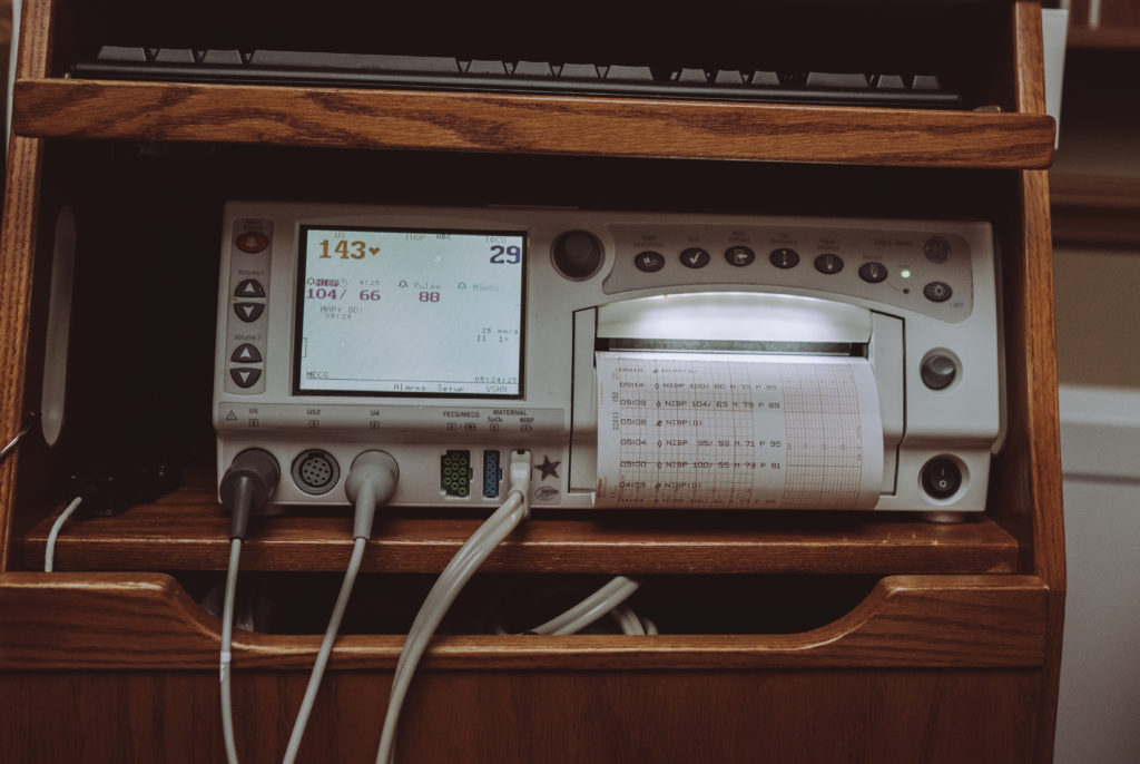 Little details of Kansas City birth photography 